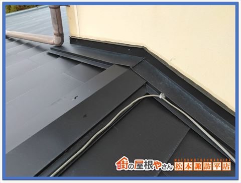 安曇野市屋根カバー工法　下屋根棟